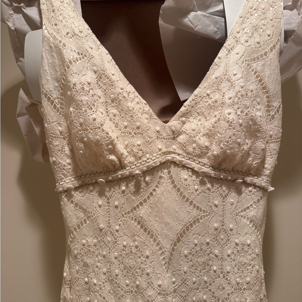 Claire Pettibone Chic Cream Lace Wedding Gown - Picture 5 of 10